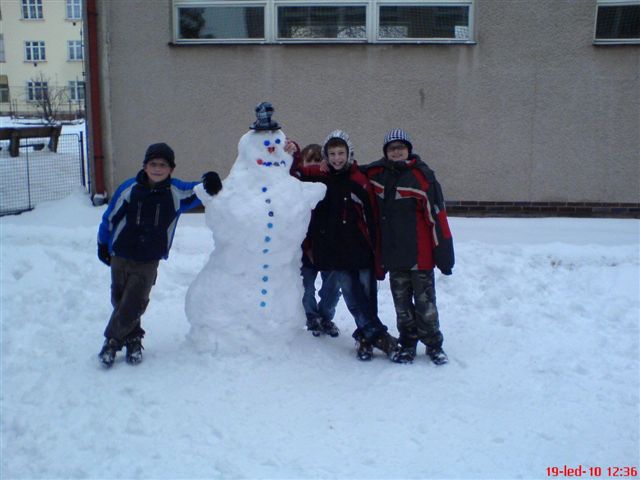 Stavěli jsme sněhuláky (35).JPG